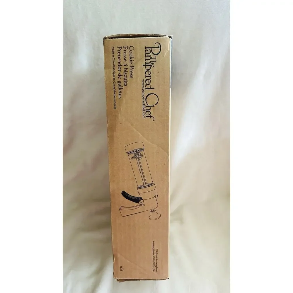 The Pampered Chef 1525 Cookie Press with 16 Discs - White Original Box Baking